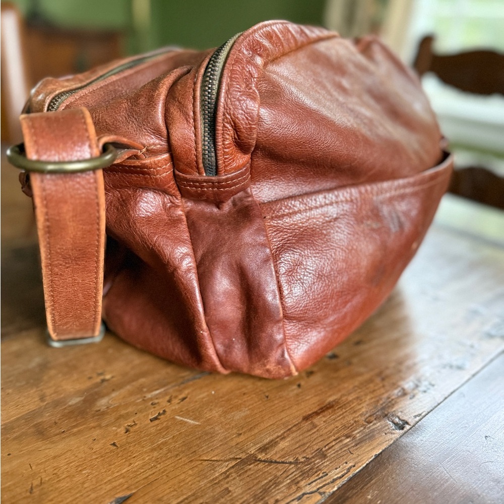 Unisex Leather Large Messenger Bag - Picture 10 of 16